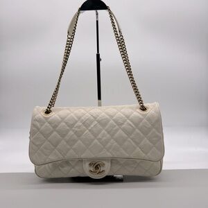 CHANEL Caviar Quilted Jumbo Easy Flap Bag